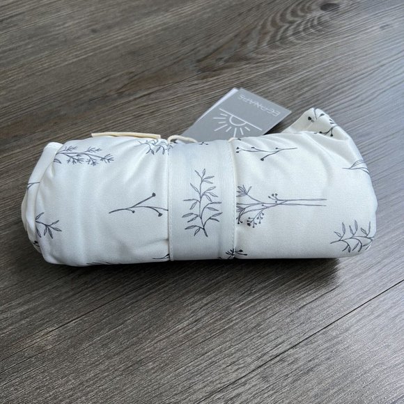 ECONAPS Baby Travel Bamboo Change Mat Grey Folk Print NWT Recycled Material - Picture 5 of 6